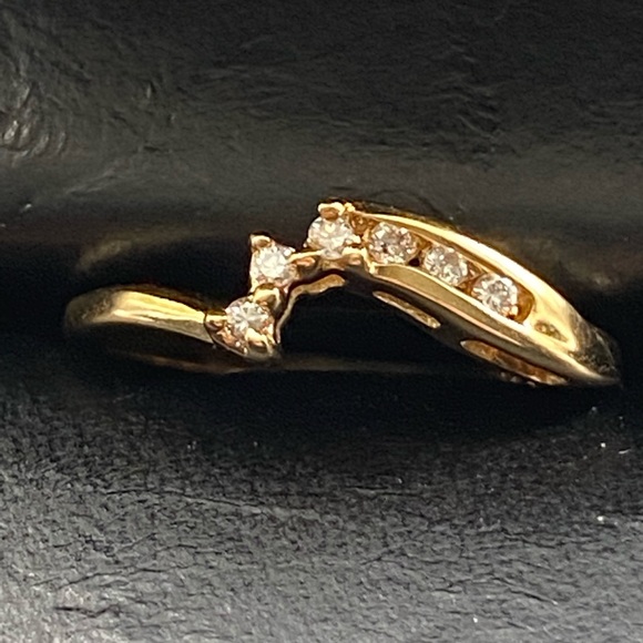 🌴 14-K Gold Wedding Band Set - Picture 8 of 14